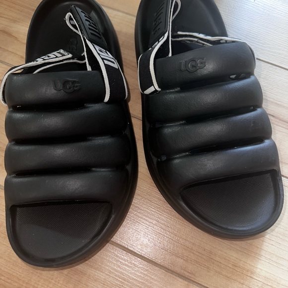 UGG Women's Sport Yeah Sandal 🖤 size 7, barely worn, EXCELLENT condition - Picture 7 of 7